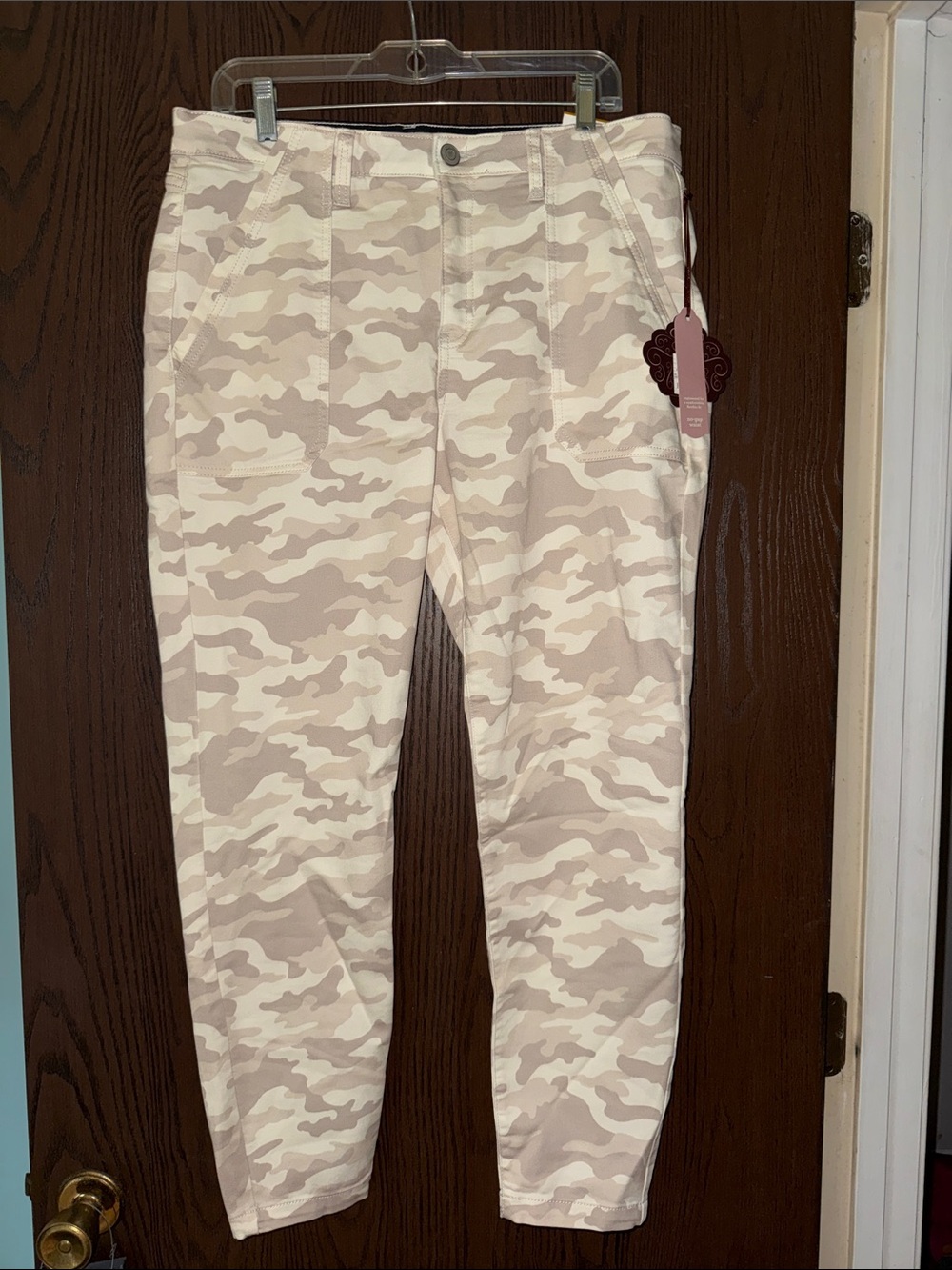 Knox Rose Cream & Tan Camo mid-rise ankle skinny pants